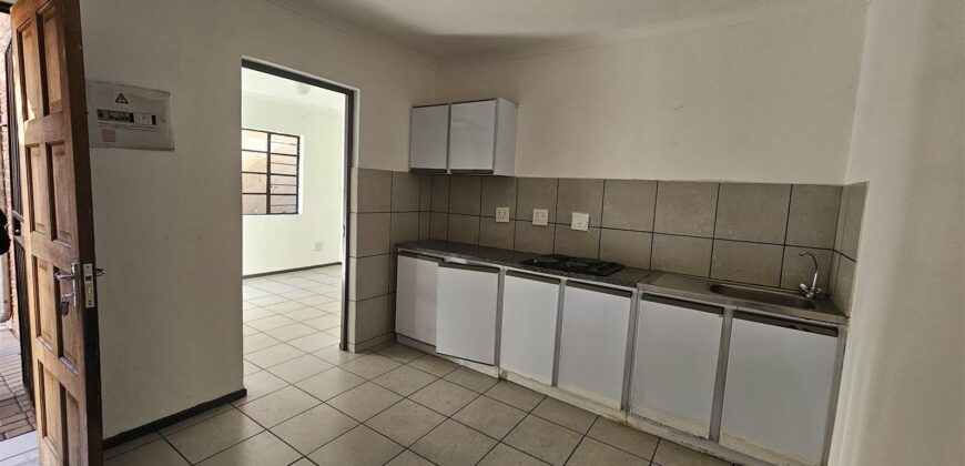 Bachelor, Sharon-Lea, Jeppestown